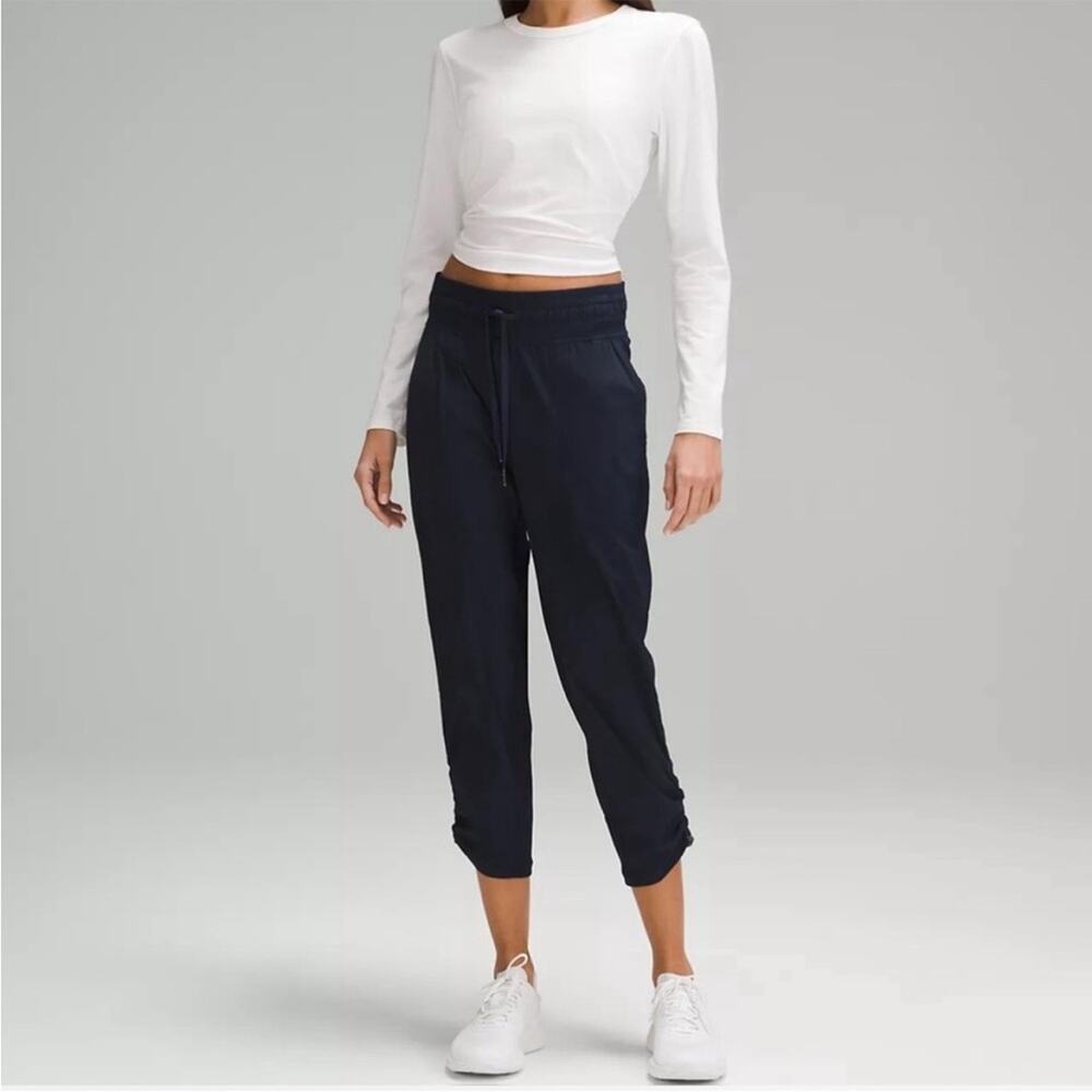 Lululemon Dance Studio Mid-Rise Cropped Pant in the True Navy Sz‎ 8